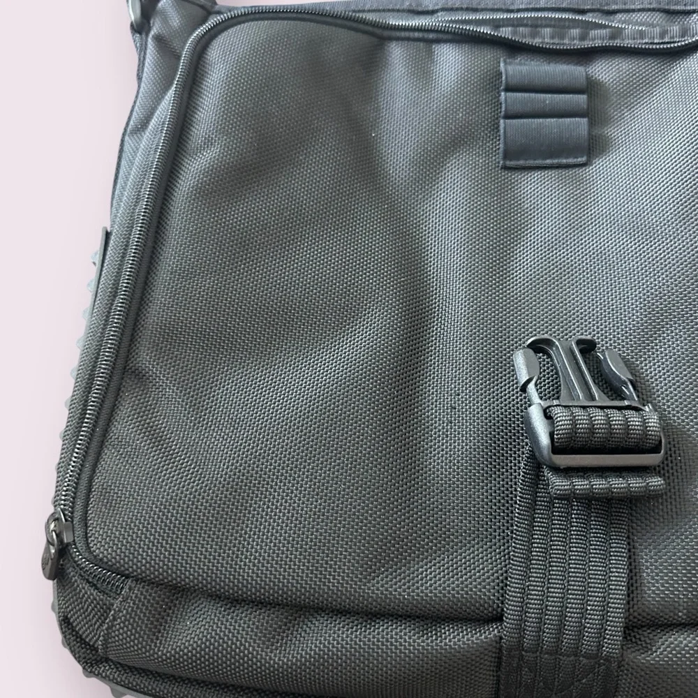 Targus Black and Blue Men's Messenger Bag